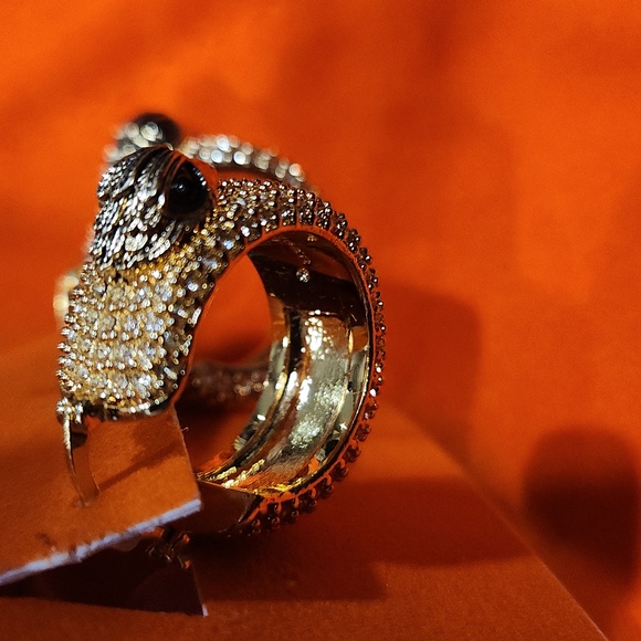 💛🔹️Kurt Geiger🔹️ London Signature Eagle Pavé Huggie Hoop Earrings  Gold Tone - Picture 9 of 10